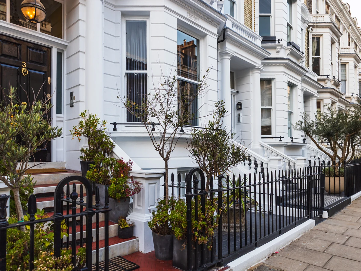 exterior-painting-white-victorian-townhouses-plymouth-painters Exterior Painting White Victorian Townhouses by Plymouth Painters in Plymouth
