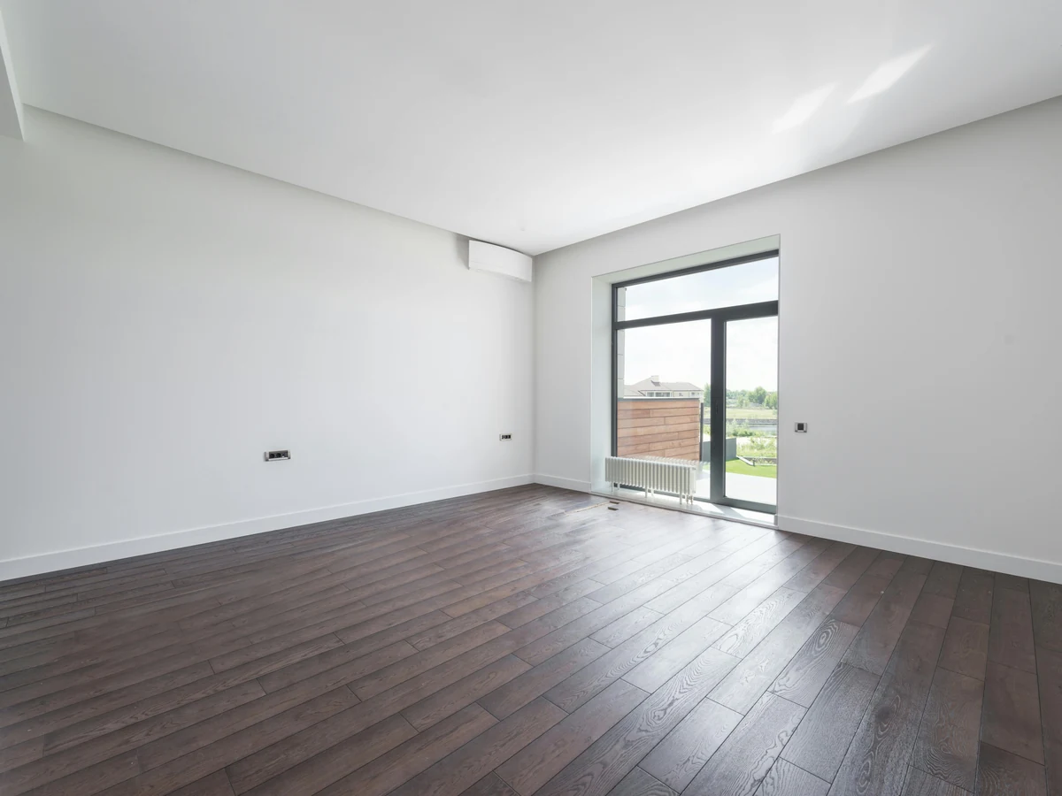 interior-painting-empty-bright-white-plymouth-painters Interior Painting Empty Bright White by Plymouth Painters in Hartley