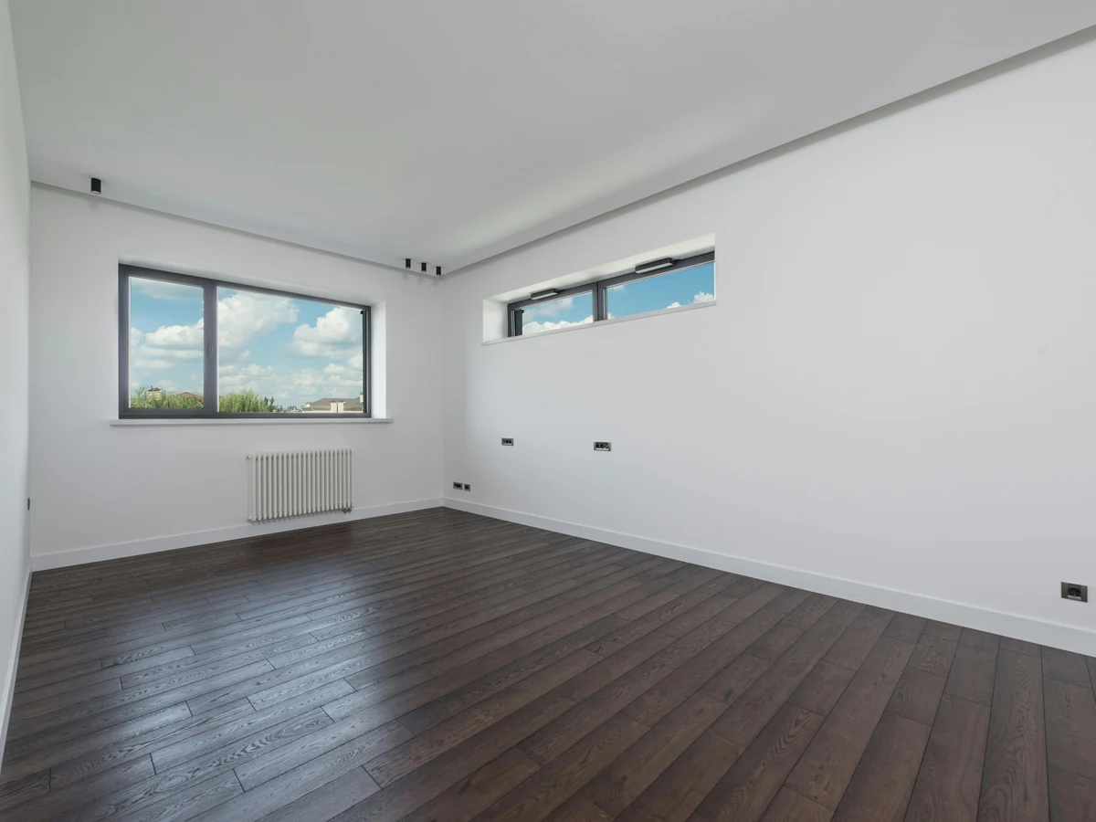 interior-painting-empty-white-room-plymouth-painters-2 Interior Painting Empty White Room by Plymouth Painters in Compton